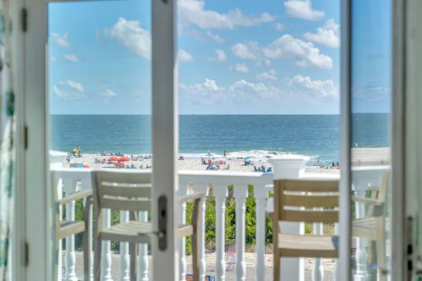 931 Beach Guest House