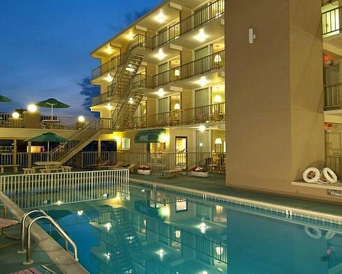 Aquarius Motor Inn