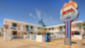 Daytona Inn & Suites