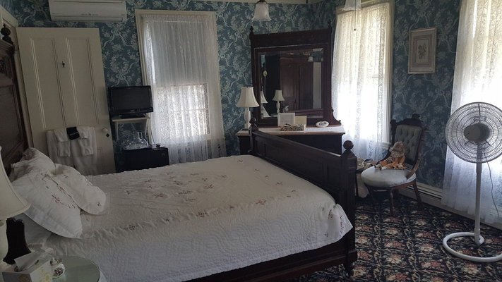 Henry Sawyer Inn